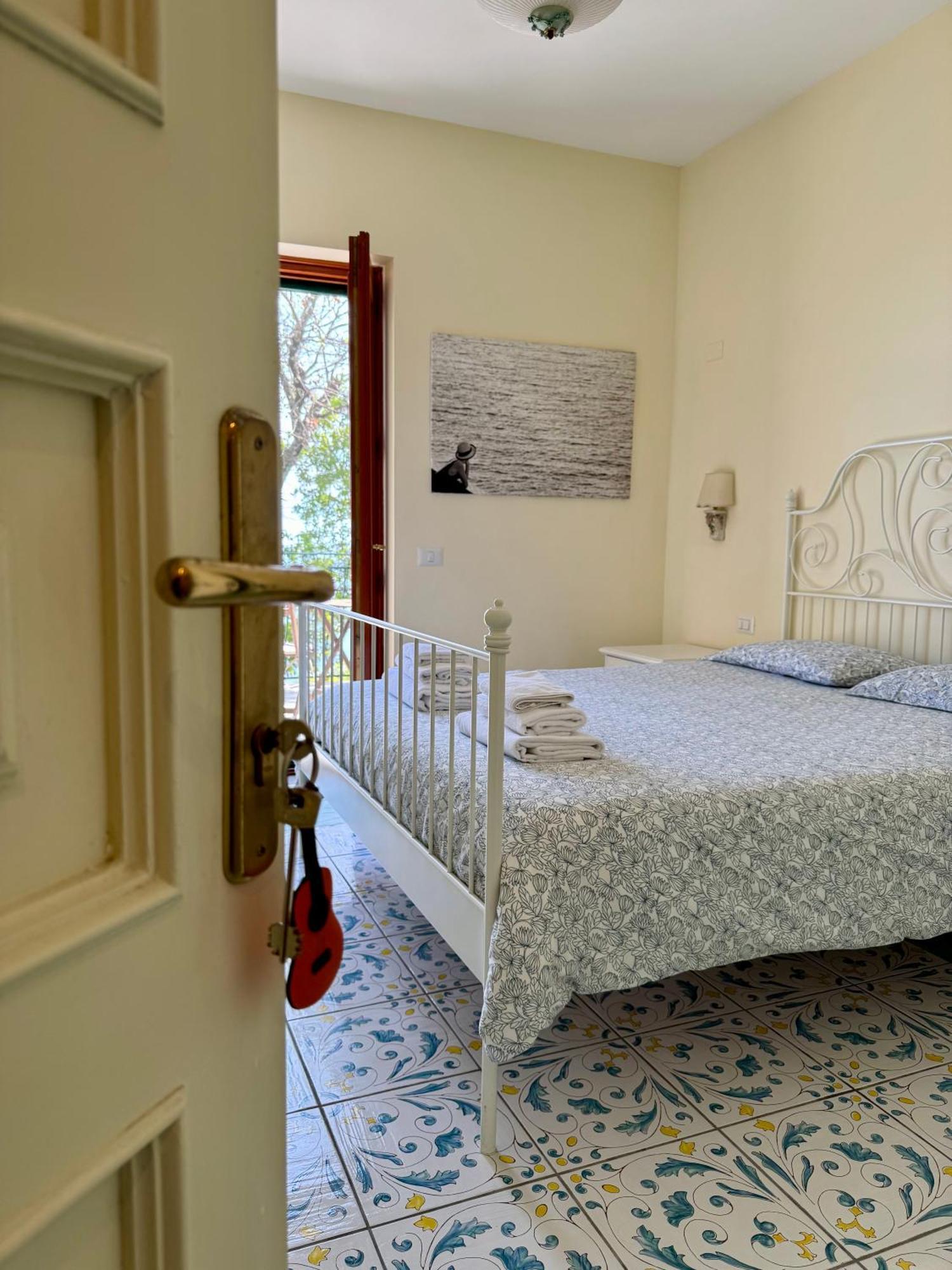Bed and Breakfast Groove'N'Grove SantʼAgata sui Due Golfi Esterno foto